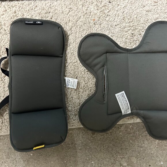 Doona Infant Insert (light gray) - Picture 4 of 5